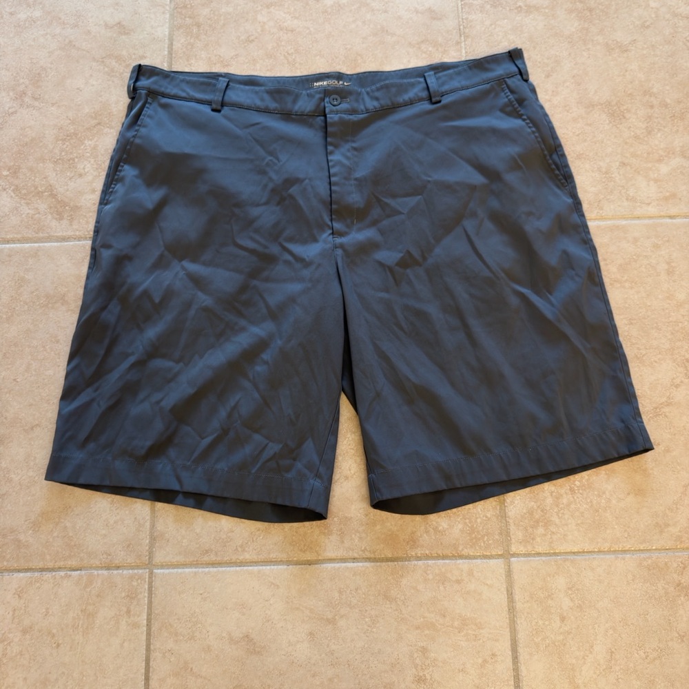 Nike Men's Dark Grey Flat-Front Golf Shorts
